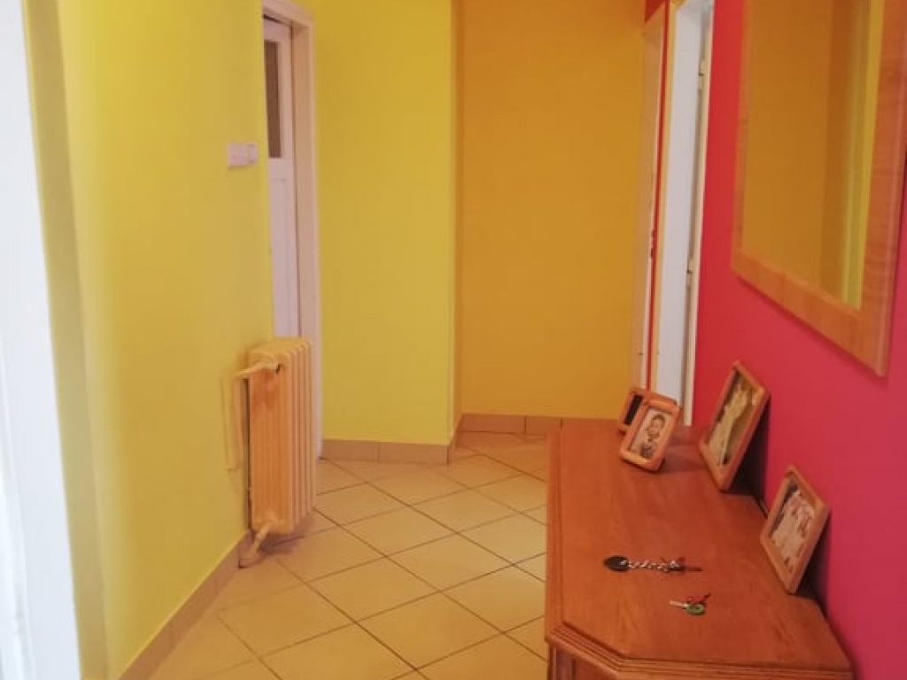 Kragujevac Stan trosoban Centar