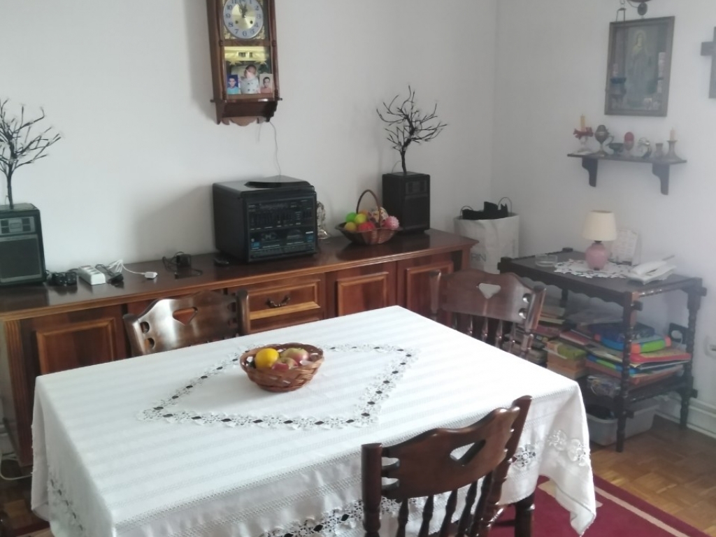 Kragujevac Kuća cetvorosoban i veci Vinogradi