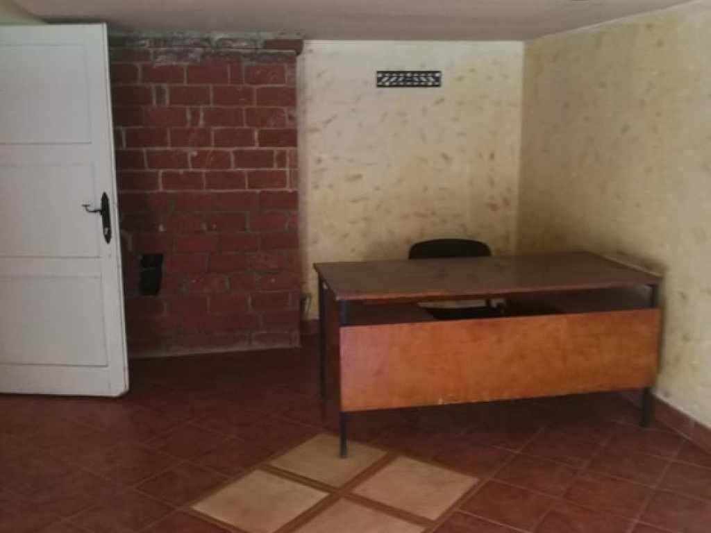 Kragujevac Lokal cetvorosoban i veci Erdoglija