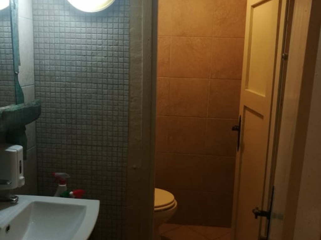 Kragujevac Lokal cetvorosoban i veci Erdoglija