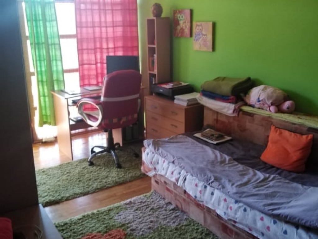 Kragujevac Kuća cetvorosoban i veci Mala vaga