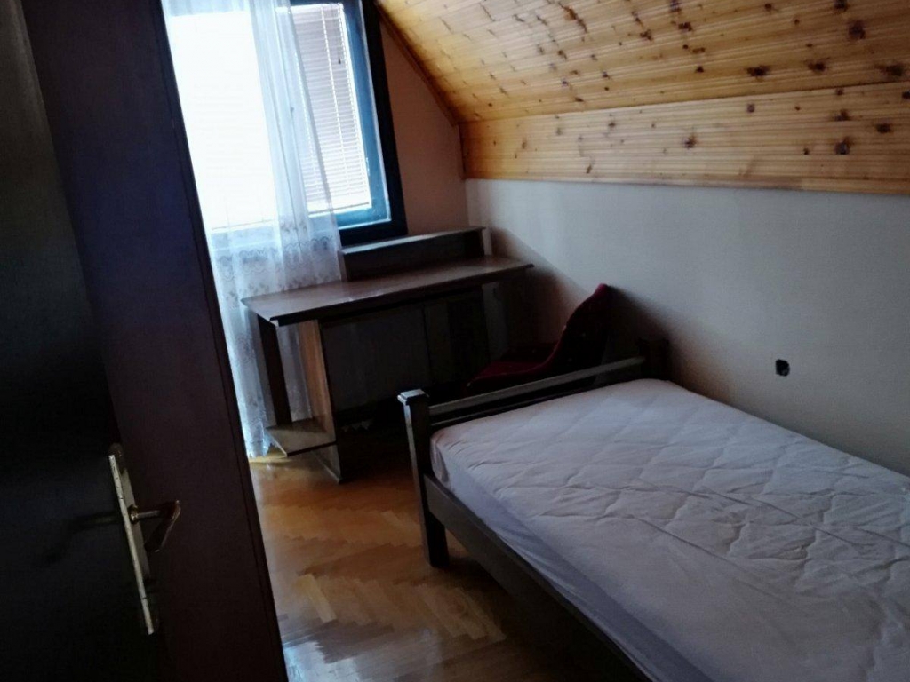 Kuća cetvorosoban i veci Aerodrom