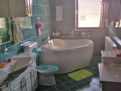 Kragujevac Kuća cetvorosoban i veci Mala vaga
