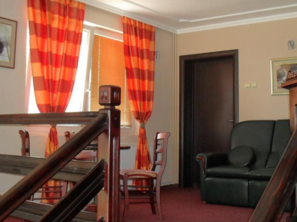 Kragujevac Kuća cetvorosoban i veci Centar