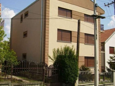Kragujevac Kuća cetvorosoban i veci Stanovo